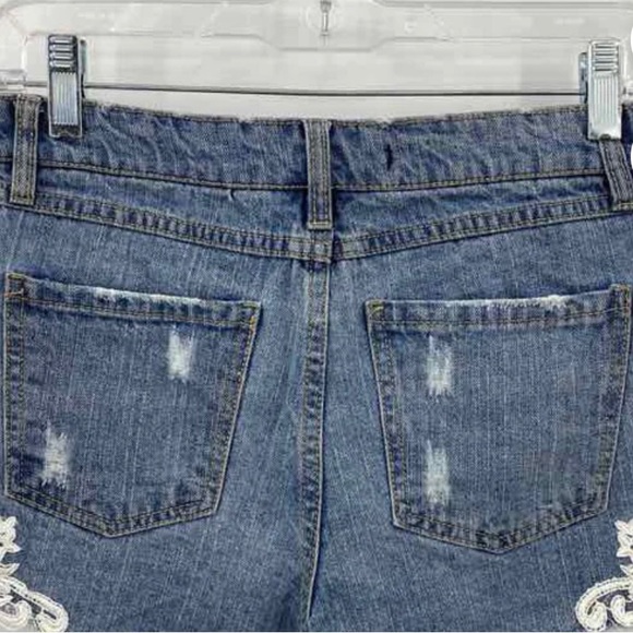 NWT Womens E2 very short cut offs with cream embellishment on front/back. - Picture 2 of 4